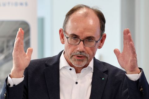 Mecklenburg-Vorpommern Wirtschaftsminister Blank liegt nach einem schweren Autounfall weiter im Krankenhaus. (Archivbild) Foto: