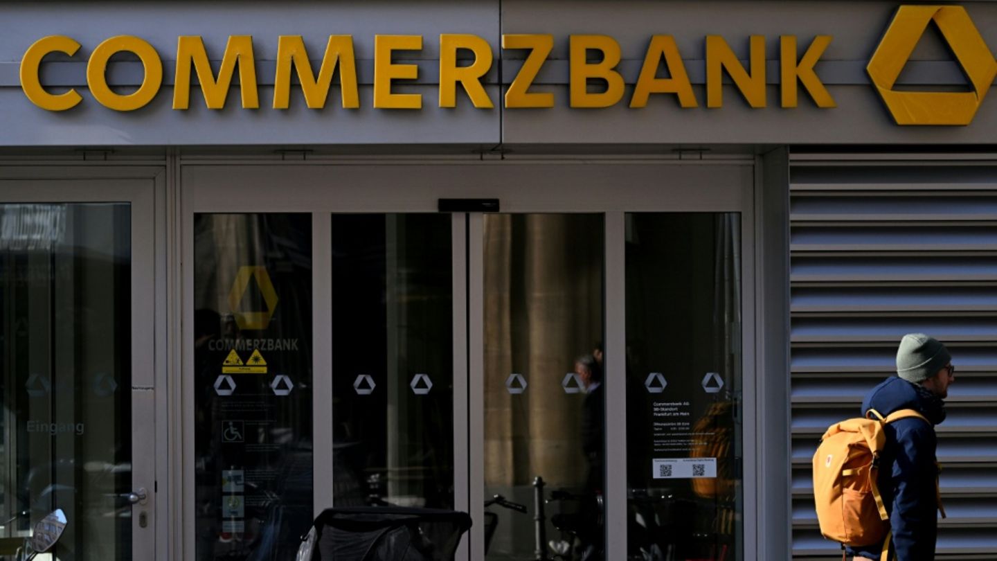Commerzbank-Logo in Frankfurt