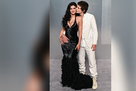 Auf der "Vanity Fair"-Oscar-Party gab es für Kylie Jenner ein Küsschen von Timothée Chalamet.