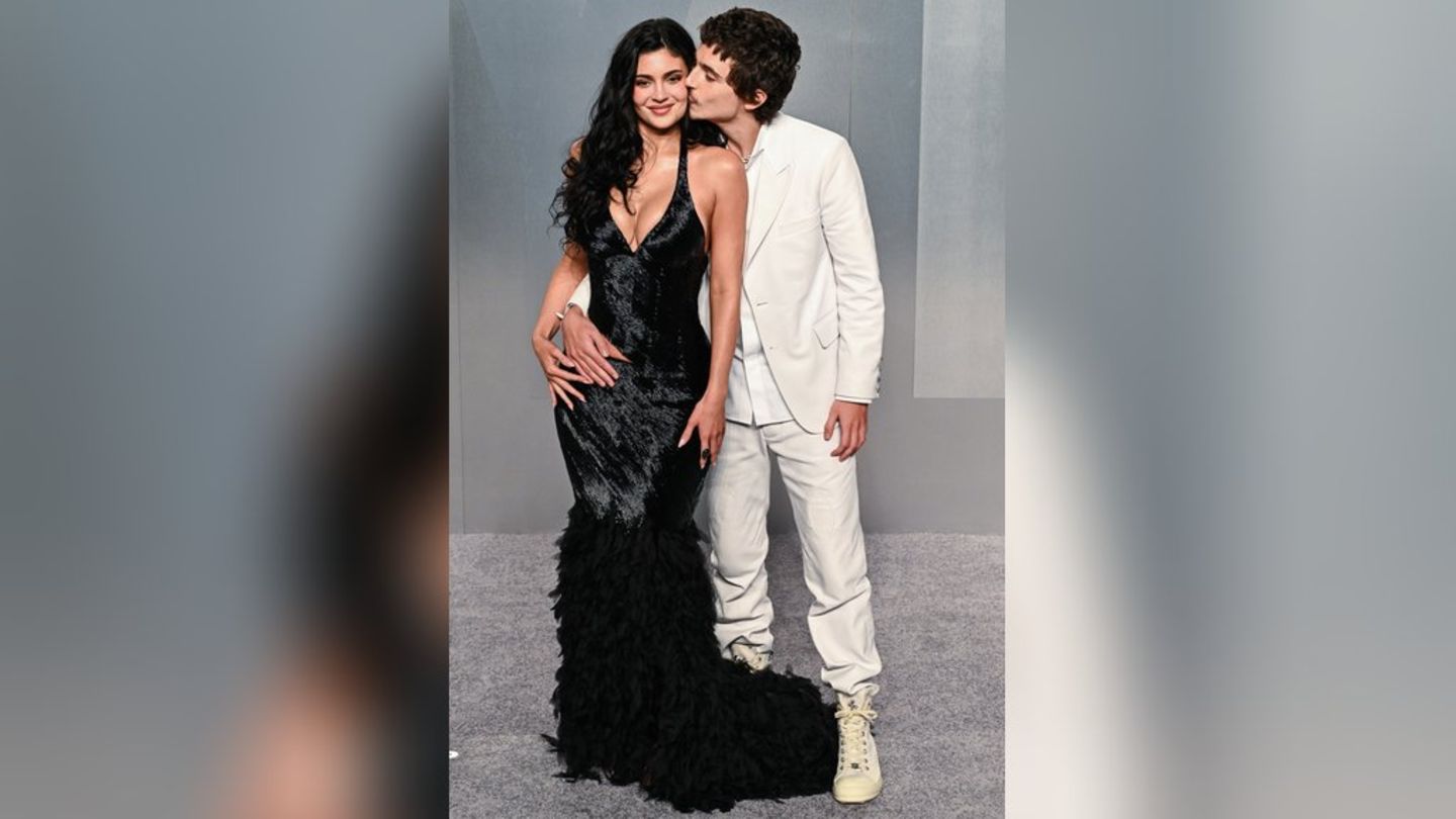 Auf der "Vanity Fair"-Oscar-Party gab es für Kylie Jenner ein Küsschen von Timothée Chalamet.