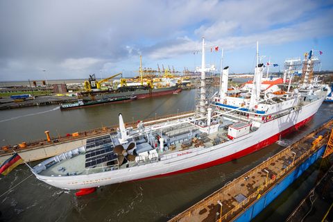 Die "Cap San Diego" bleibt bis Ende März in Bremerhaven. Foto: Sina Schuldt/dpa