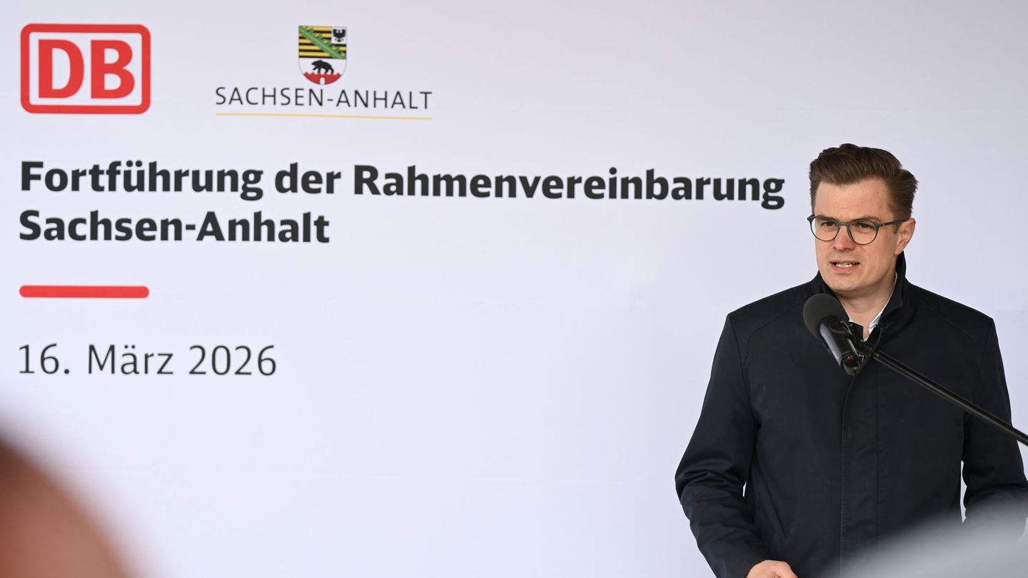 An einigen Bahnhöfen soll in den kommenden Jahren gebaut werden. Foto: David Hammersen/dpa