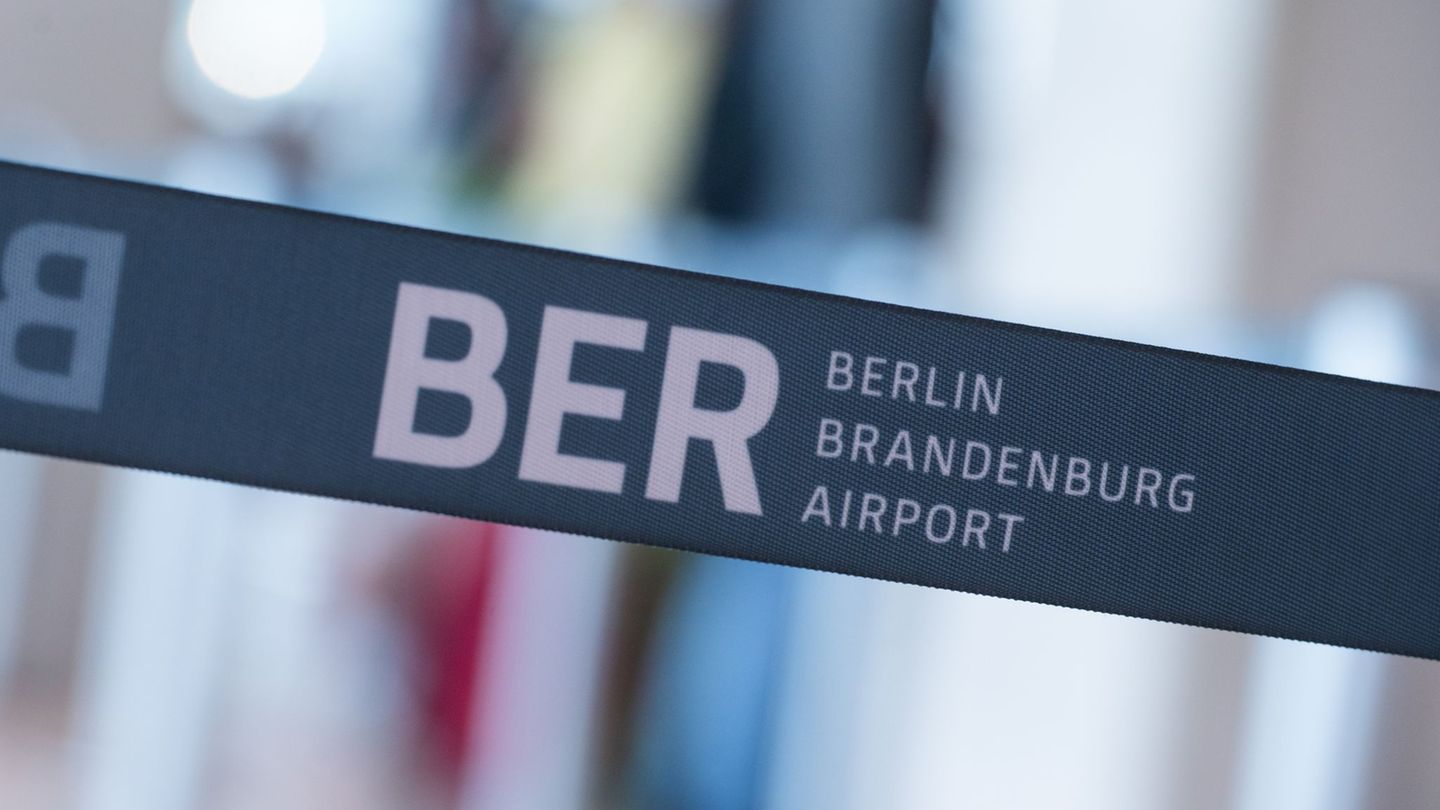 Die Gewerkschaft Verdi hat zu einem Warnstreik bei der Flughafengesellschaft Berlin-Brandenburg aufgerufen. Foto: Christophe Gat