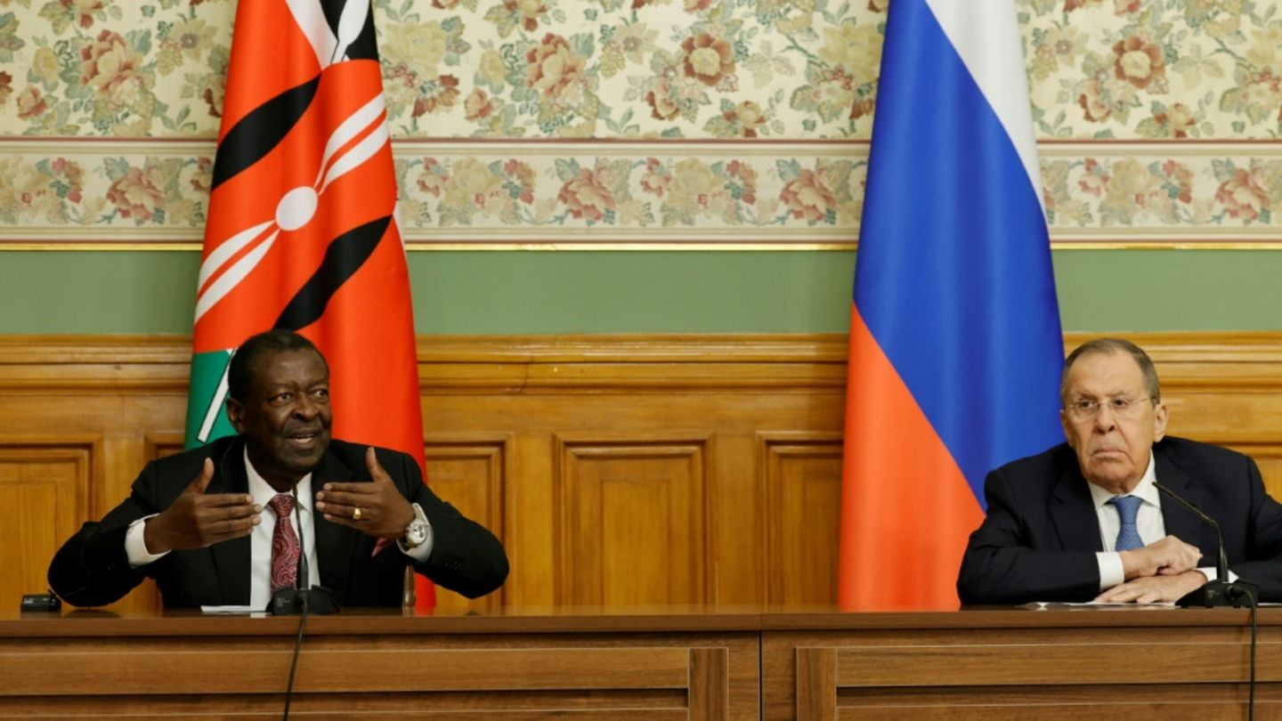 Musalia Mudavadi (l.) und Sergej Lawrow