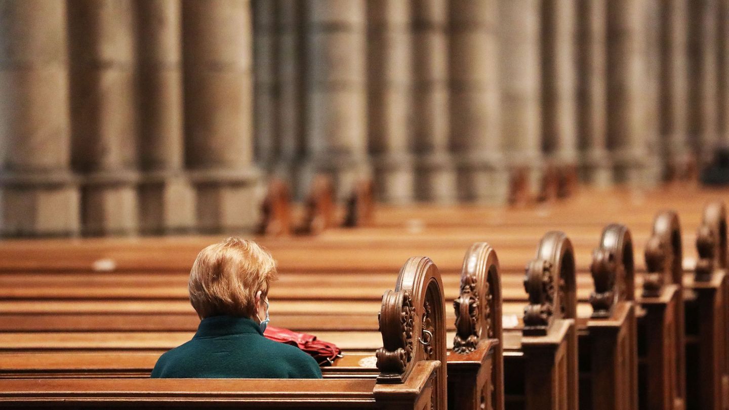 In Nordrhein-Westfalen sind im vergangenen Jahr 83 000 Menschen aus der katholischen Kirche ausgetreten (Archivbild). Foto: Oliv