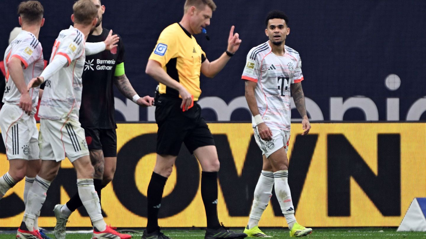 Bayern-Stürmer Luis Diaz bleibt nach seiner Gelb-Roten Karte für das nächste Spiel gesperrt. Foto: Federico Gambarini/dpa
