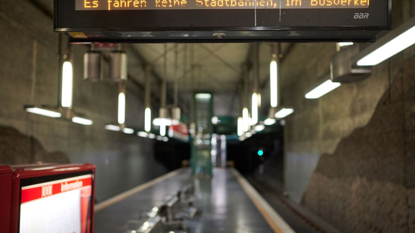In Köln fahren auch am Mittwoch keine Stadtbahnen wegen eines Warnstreiks im Werkstattbereich. Der Busbetrieb wird aufrechterhal