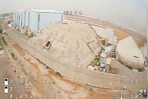 Eine Drohne schlägt in eine US-Basis ein.