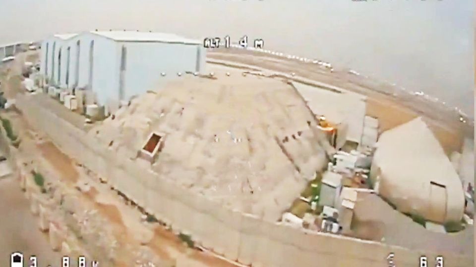 Eine Drohne schlägt in eine US-Basis ein.