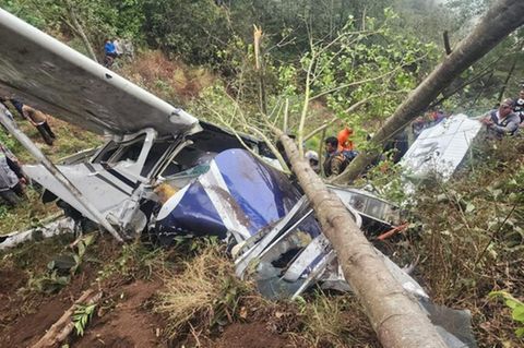 Die Katastrophenschutzbehörde in Guatemala veröffentlichte ein Bild der Trümmer der Maschine, in der Harald Undrum und drei weitere Menschen saßen