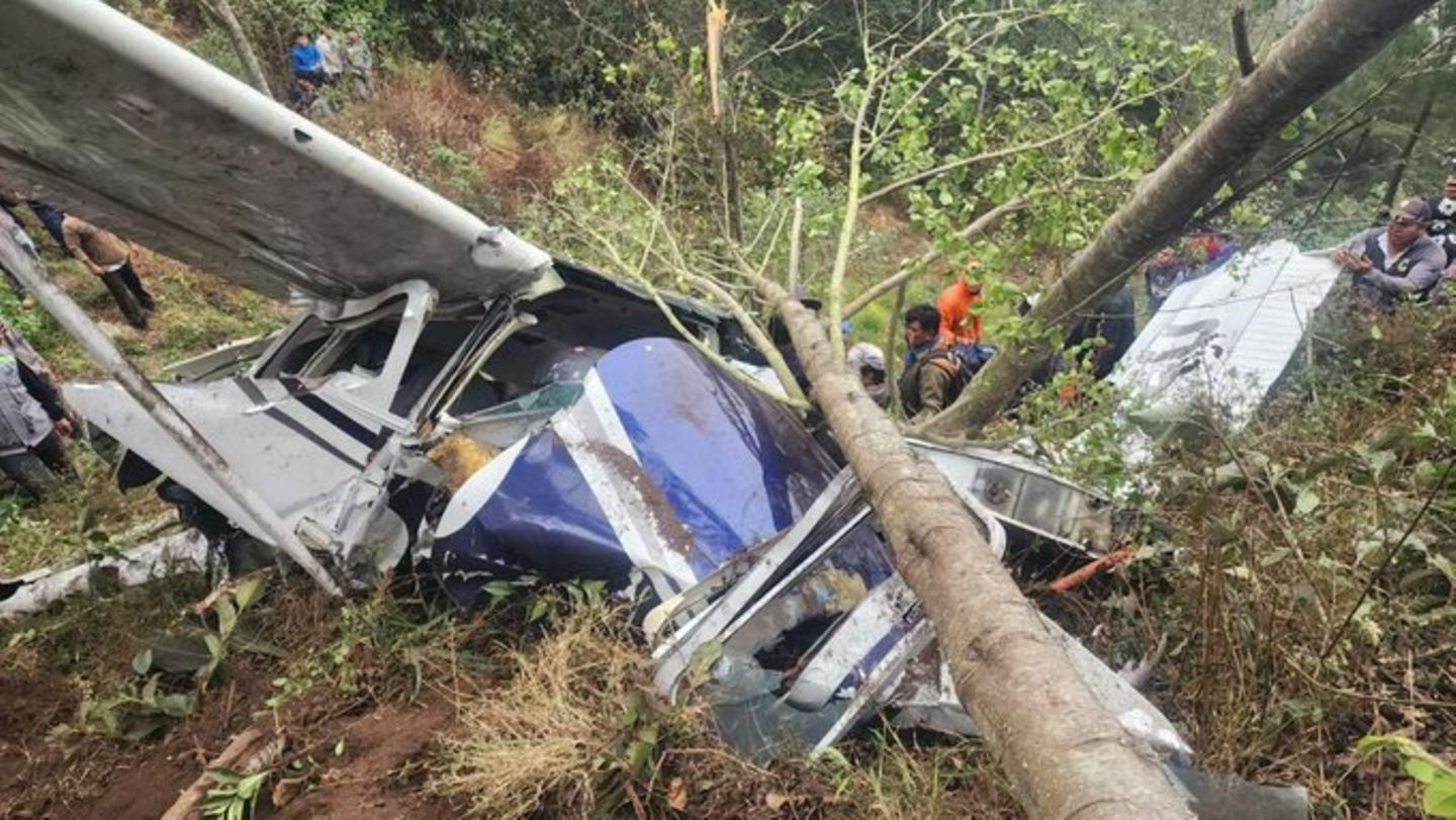 Die Katastrophenschutzbehörde in Guatemala veröffentlichte ein Bild der Trümmer der Maschine, in der Harald Undrum und drei weitere Menschen saßen