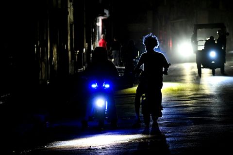 Straßenszene in Havanna während Stromausfalls