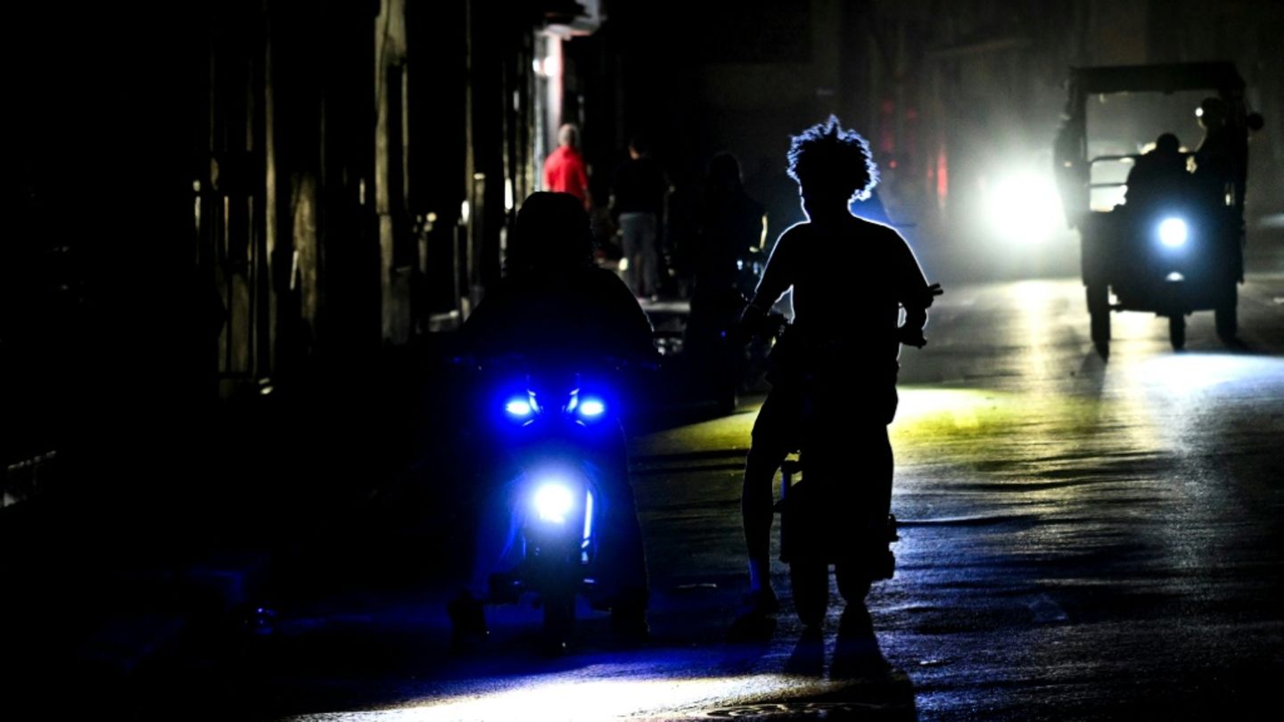 Straßenszene in Havanna während Stromausfalls