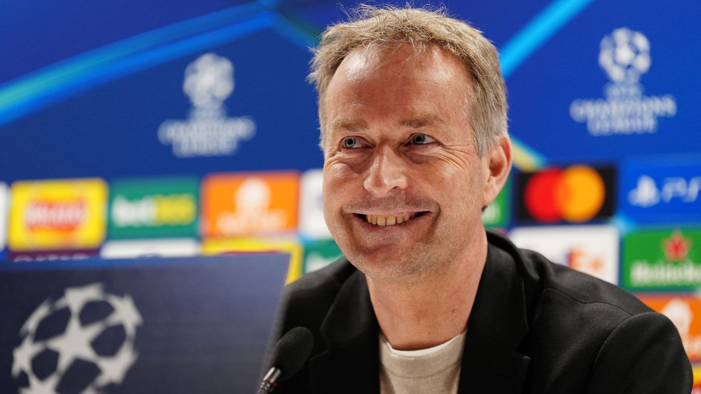 Bayer-Coach Kasper Hjulmand erwartet, dass sich seine Mannschaft in London steigert. Foto: Bradley Collyer/PA Wire/dpa