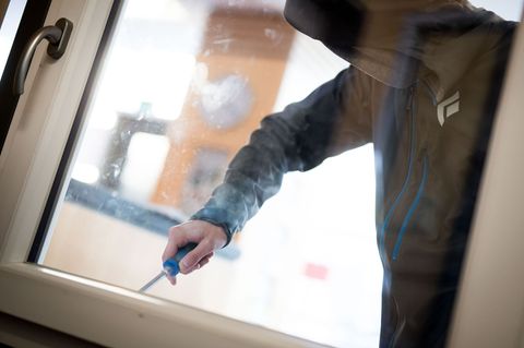 Hessen will Front machen gegen Wohnungseinbrüche - die Anzahl ist gestiegen. (Symbolbild) Foto: Frank Rumpenhorst/dpa
