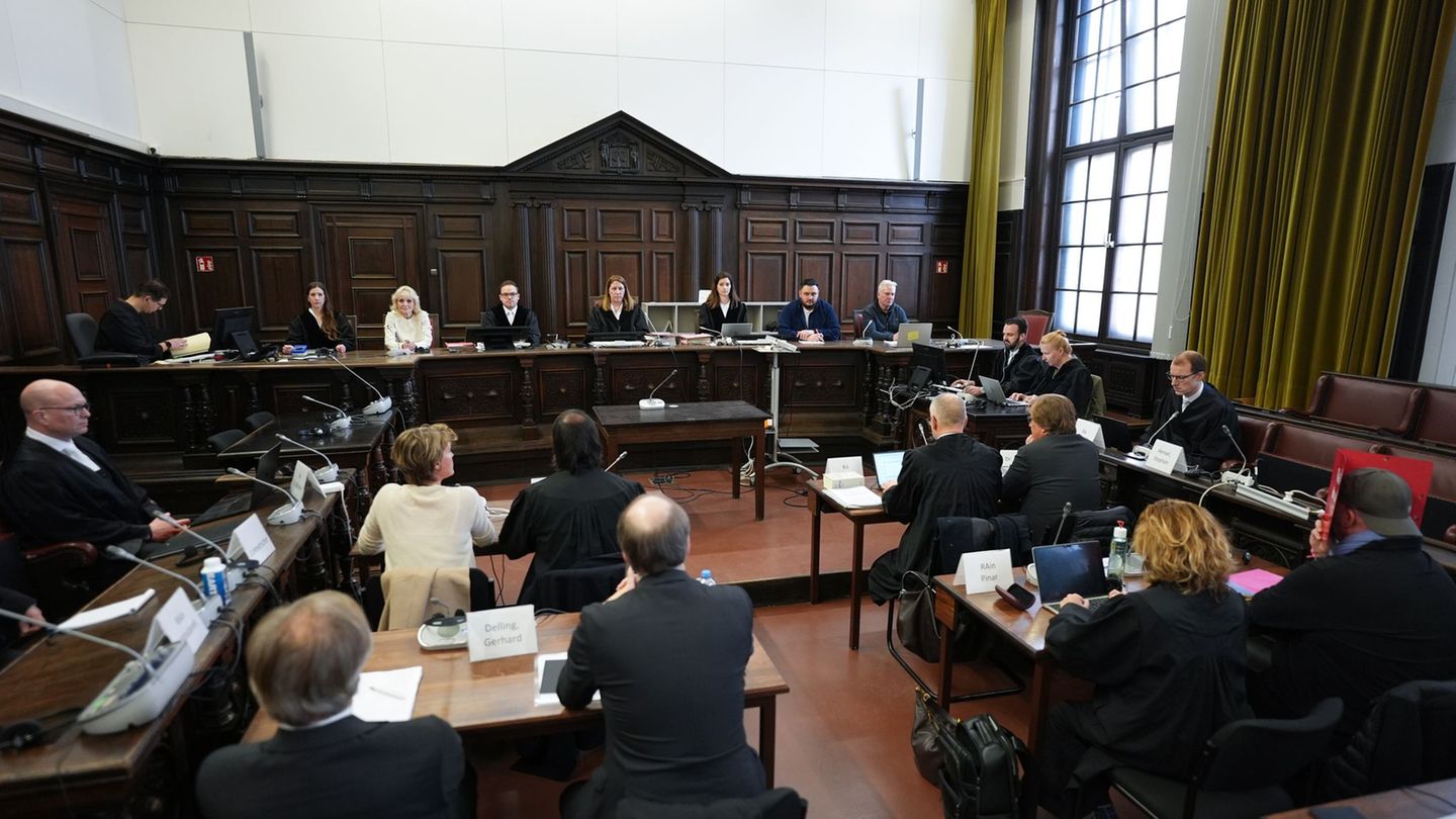 Erneut soll ein Hamburger Kriminalbeamter in dem Prozess aussagen. (Archivbild) Foto: Marcus Brandt/Pool dpa/dpa