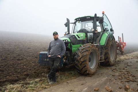 Kümmerer sollen künftig Landwirte und Winzer in Not unterstützen. Foto: Silas Stein/dpa