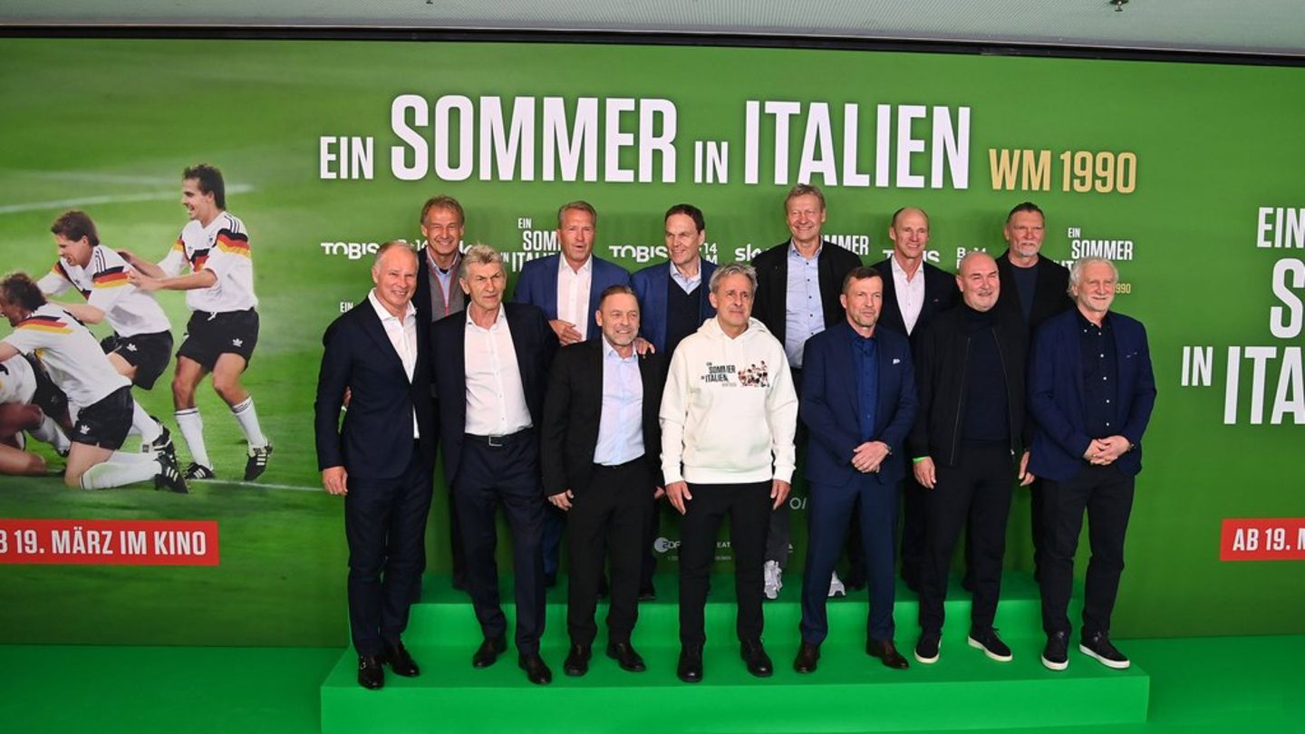 Bei der Premiere von "Ein Sommer in Italien - WM 1990" feierten die Fußballstars zusammen in München.