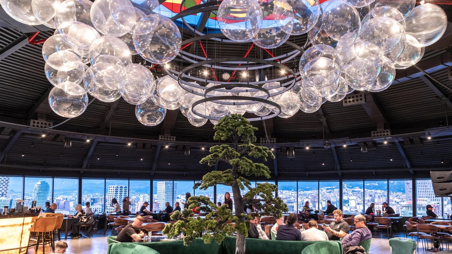 Ein „Sky Hotel“ aus dem man über die Stadt schauen kann