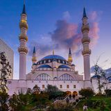 Eine große Moschee in Tirana