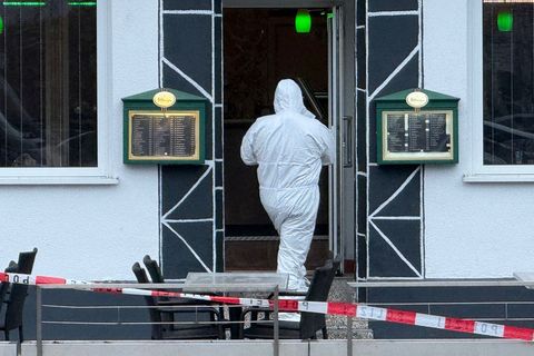 Die Ermittlungen vor Ort laufen. Foto: Mike Seeboth/dpa