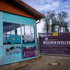 Eine Bahnbaustelle in Karstädt in Brandenburg. Nach Berechnung des Ifo-Instituts floss 2025 ein großer Teil der für Investitione