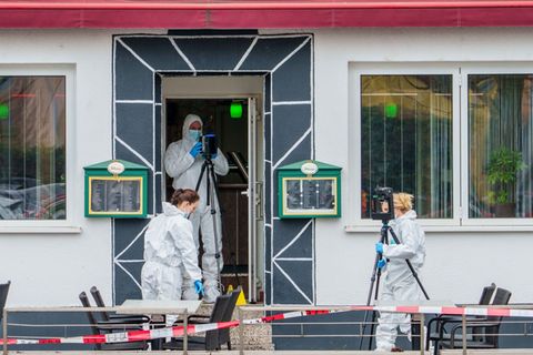 Fahnder sichern Spuren. Foto: Andreas Arnold/dpa