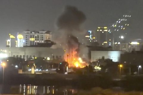 Ein Bild aus einem Video eines mutmaßlichen Angriffs auf die US-Botschaft in Bagdad.