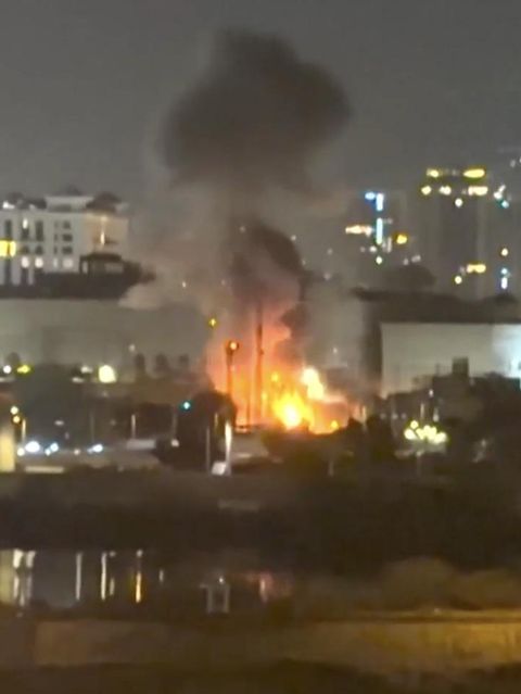 Ein Bild aus einem Video eines mutmaßlichen Angriffs auf die US-Botschaft in Bagdad.