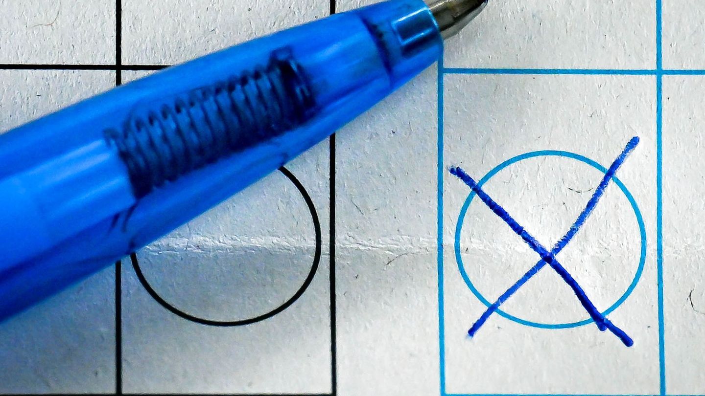 Eine neue Wahlumfrage sieht die AfD in Mecklenburg-Vorpommern weiterhin klar vor den anderen Parteien, wenn am Sonntag Landtagsw