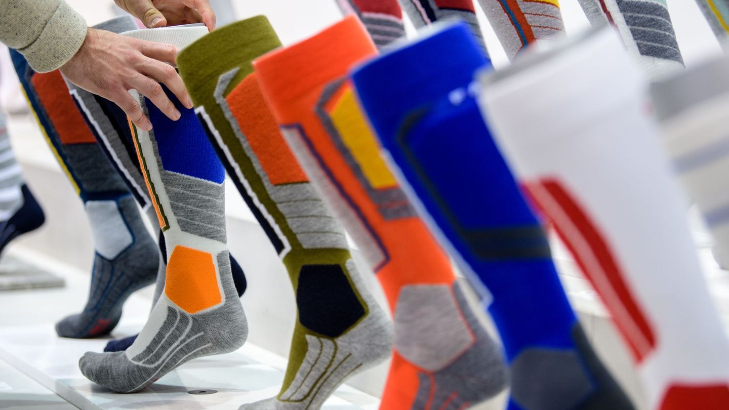 Socken sind zu einem beliebten modischen Accessoires geworden. Foto: Matthias Balk/dpa