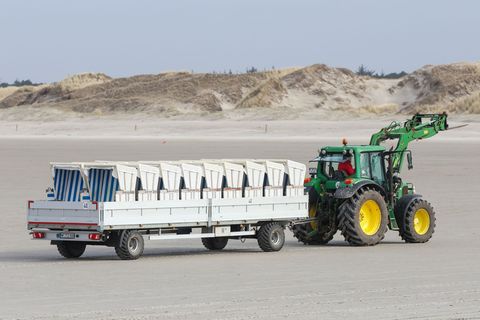 St. Peter-Ording eröffnet die Strandkorbsaison. Foto: Bodo Marks/dpa