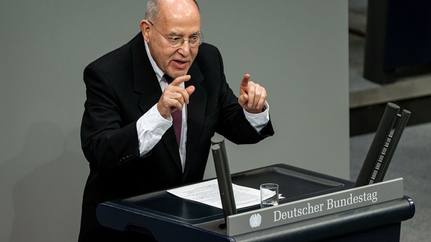 Gregor Gysi hat selbst jüdische Wurzeln. (Archivbild) Foto: Fabian Sommer/dpa