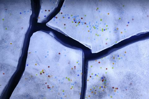 Mikroplastik in gefrorenem Wasser