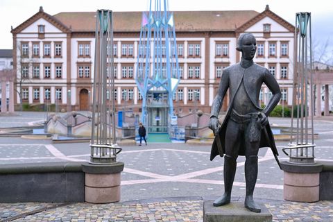 Die Stadt Pirmasens plant, am Exerzierplatz eine Videoüberwachung einzurichten. (Archivbild) Foto: Uwe Anspach/dpa