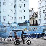 Seit Monaten bekommt Kuba kein Öl mehr. Seitdem herrscht die blanke Not. Es gibt kaum noch Strom und Benzin, der öffentliche Nahverkehr ist zusammengebrochen, In Krankenhäusern werden nur noch Notfälle operiert.