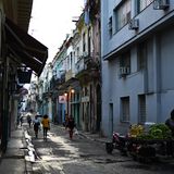 Die Versorgung der Inselbewohner war auch schon vor der Sanktionsverschärfung durch die USA mäßig. Aber ohne Treibstoff können Lebensmittel kaum noch transportiert werden.