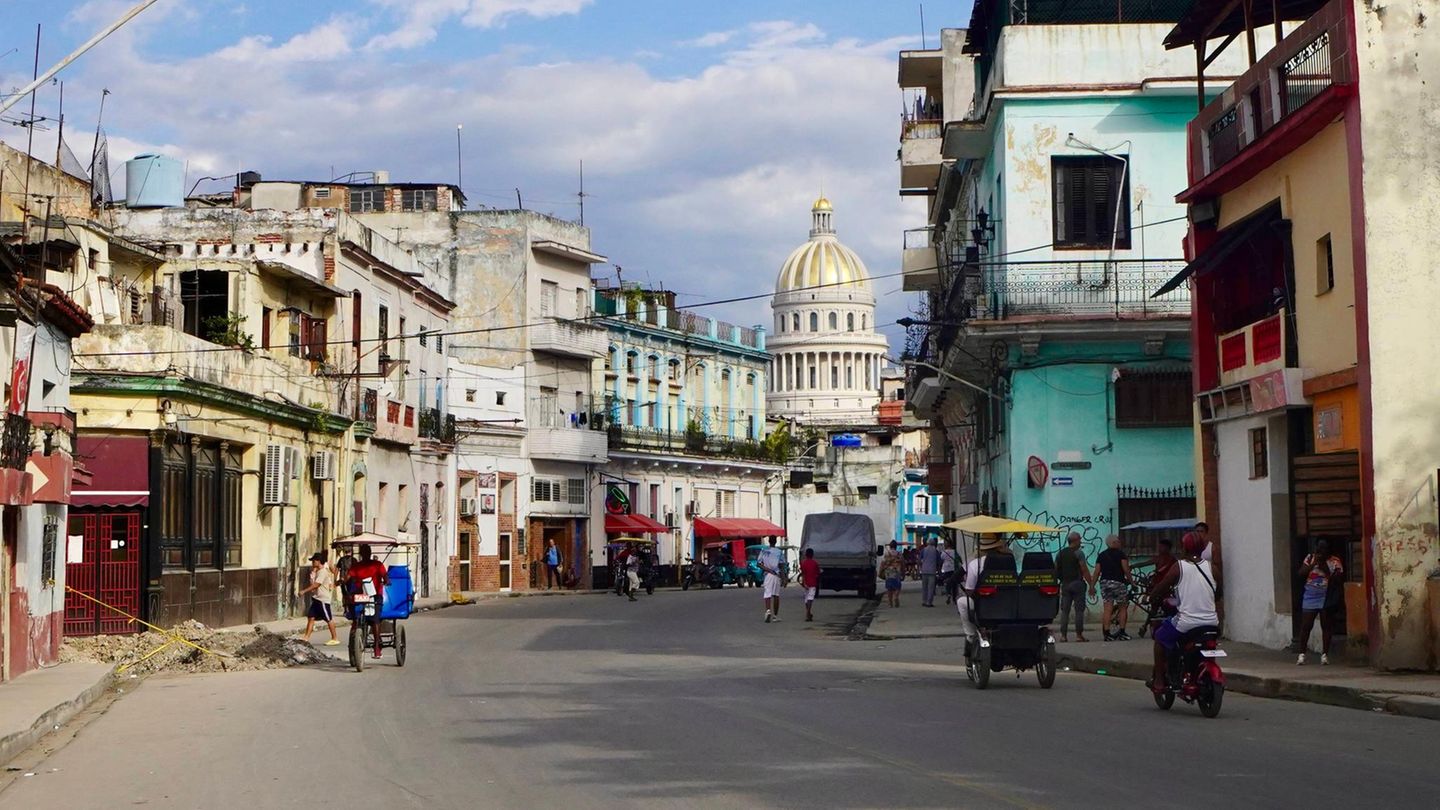 Viele Kubaner kommen nur noch über die Runden, weil sie Unterstützung von ihren Angehörigen aus dem Ausland bekommen – etwa aus dem rund 150 Kilometer entfernten Florida, wo viele Auswanderer hingezogen sind.