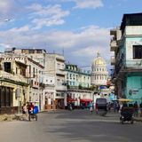 Viele Kubaner kommen nur noch über die Runden, weil sie Unterstützung von ihren Angehörigen aus dem Ausland bekommen – etwa aus dem rund 150 Kilometer entfernten Florida, wo viele Auswanderer hingezogen sind.