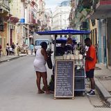 Wegen der schlimmsten Krise seit der Revolution 1959 wird in Kuba das bislang Undenkbare gedacht: Investitionen von Auslandskubanern sind ab sofort sowohl möglich als auch erwünscht. Das hat der Vize-Ministerpräsident im Staatsfernsehen angekündigt.