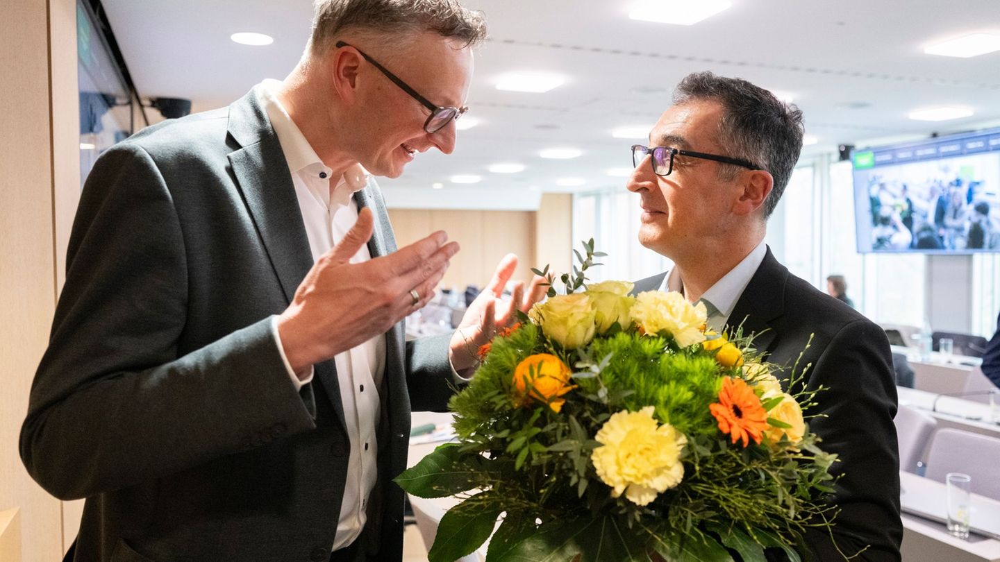 Der bisherige Fraktionschef der Grünen im Landtag, Andreas Schwarz (links), bleibt zunächst weiter Vorsitzender der Fraktion. (A