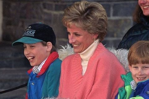 Prinzessin Diana mit Harry und William im Skiurlaub in Lech am Arlberg.