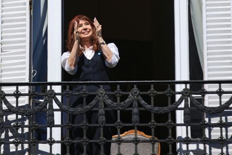 Cristina Kirchner grüßt ihre Anhänger