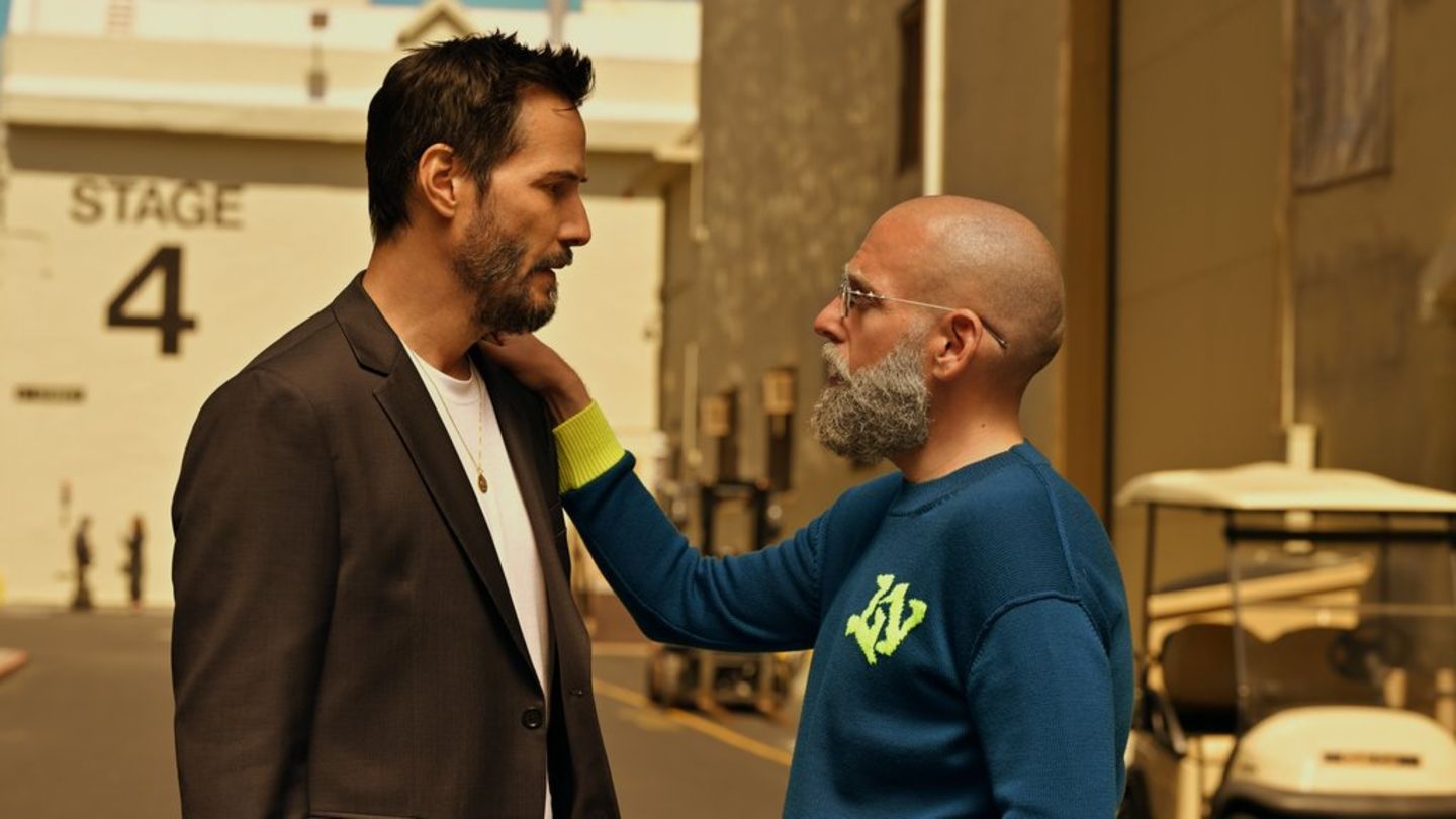 Keanu Reeves (l.) und Jonah Hill in "Outcome".