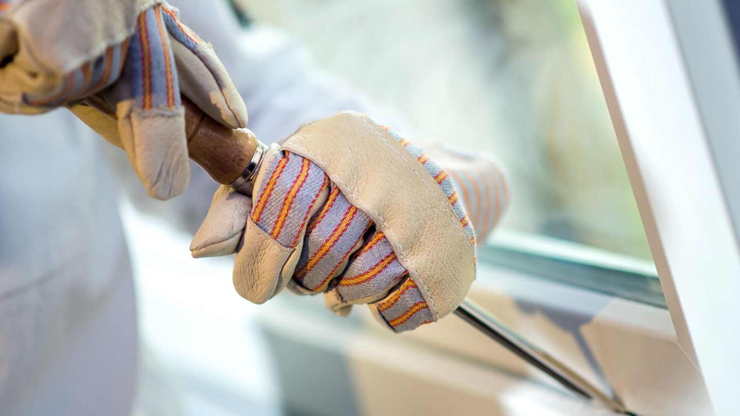 Hessen will Front machen gegen Wohnungseinbrüche - deren Anzahl ist gestiegen. (Symbolbild) Foto: Hauke-Christian Dittrich/dpa