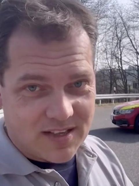 Rettungspilot wird an Unfallstelle von ungeduldigem Mann angefahren