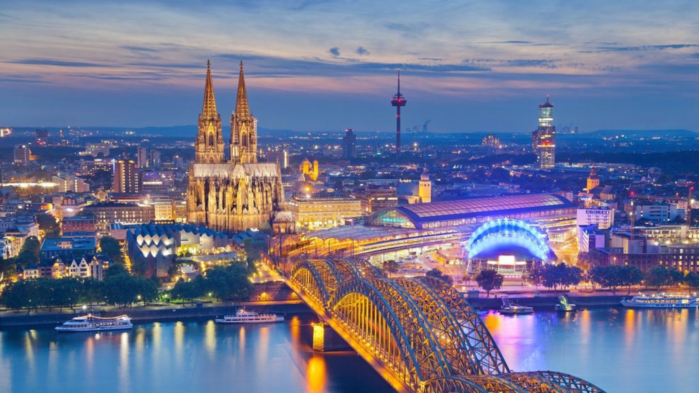 Touristinnen und Touristen müssen künftig eine "Besichtigungsgebühr" für den Kölner Dom zahlen.