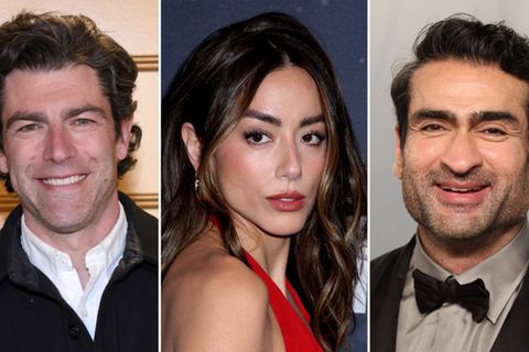 Max Greenfield (l.), Chloe Bennet und Kumail Nanjiani gehören zum Cast der vierten "The White Lotus"-Staffel.