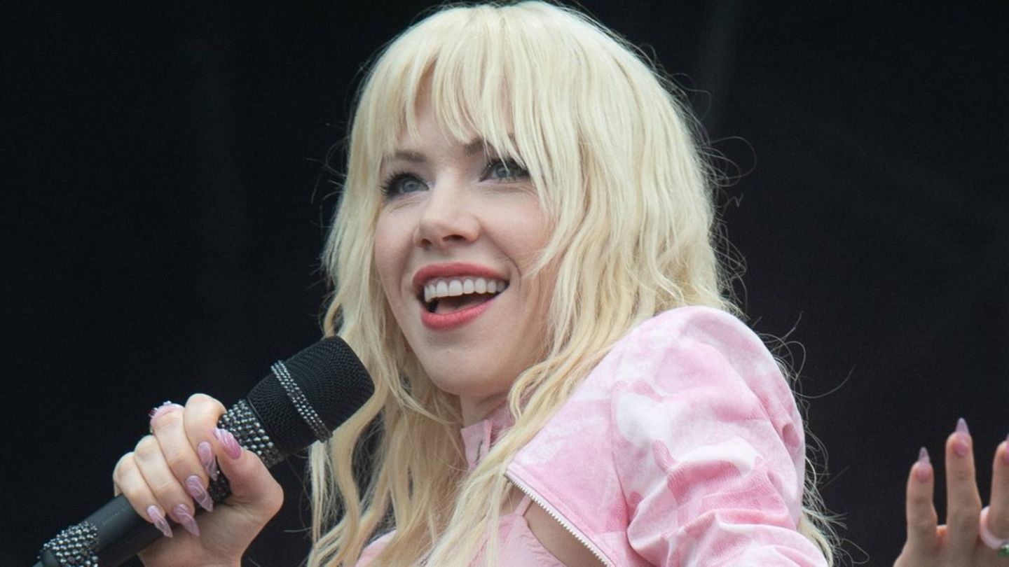 Carly Rae Jepsen hat die Geburt ihres Kindes verkündet.