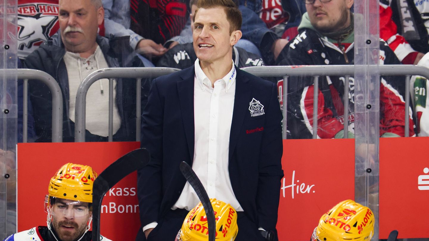 Bremerhavens Trainer Alexander Sulzer. (Archivbild) Foto: Christoph Reichwein/dpa